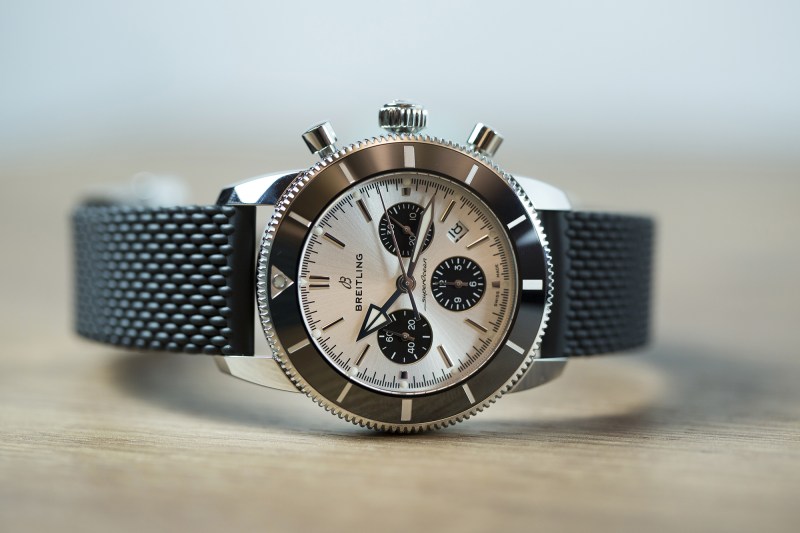 For the contrasting panda dial, this fake Breitling watch provides the clear time display.