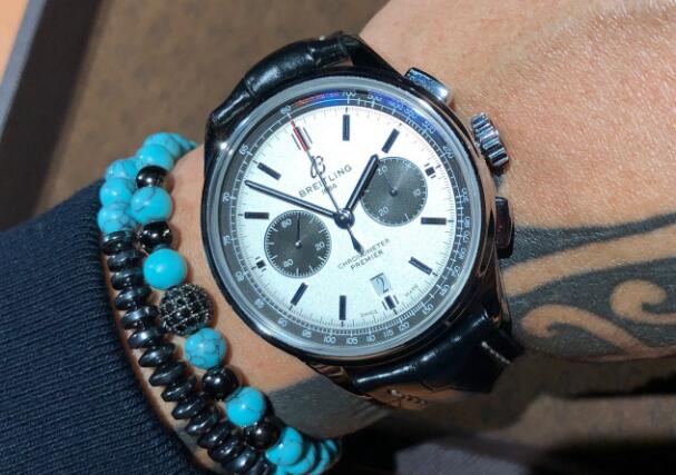 The distinctive "panda" dial is more and more popular recently.