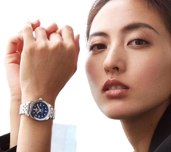 Swiss imitation watches forever interpret brilliance with diamonds.