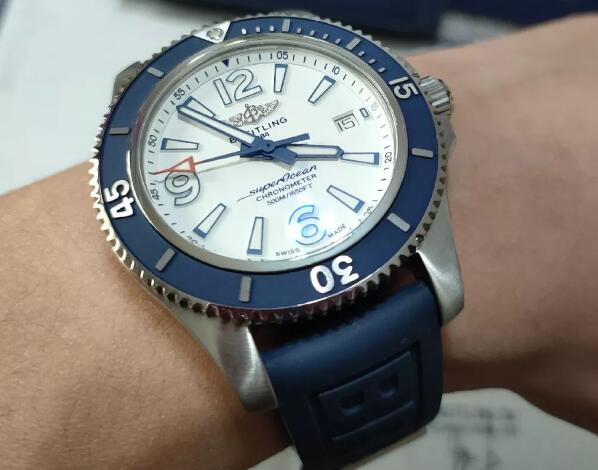 Swiss reproduction watches online have distinctive blue color.